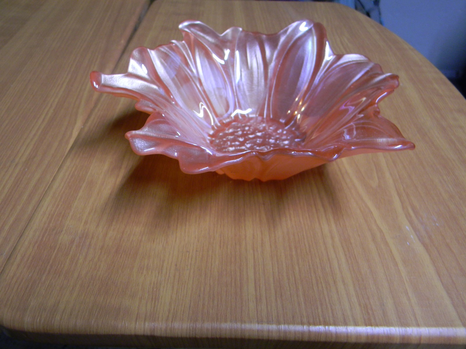 New! Small Art Glass Decorative Bowl Shiny Melon Flower 6-1/2” W, 2-1/4″ Tall