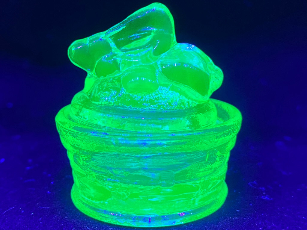 Green Vaseline uranium glass bunny rabbit on nest basket Easter glows teal blue