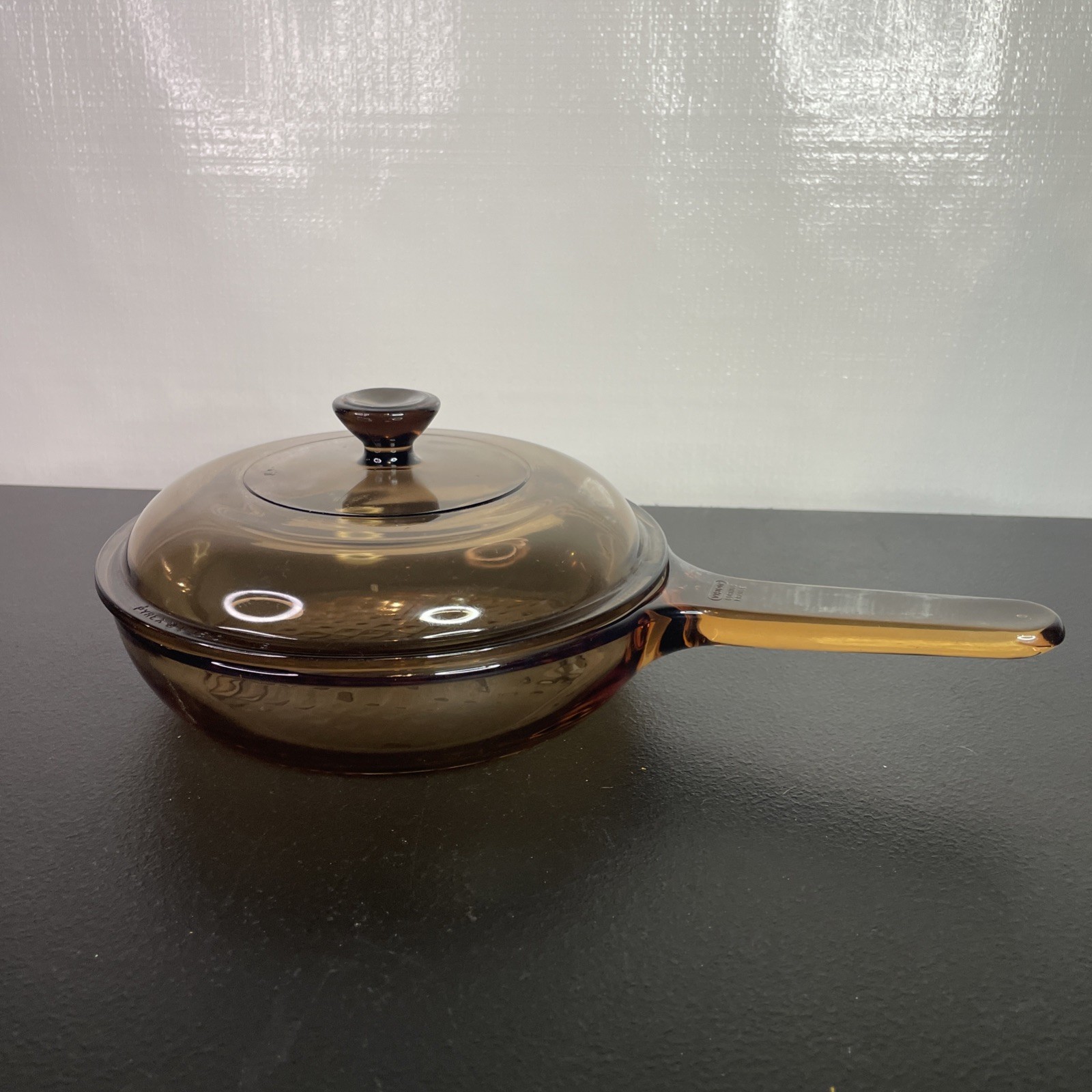 Vintage Vision Corning France Amber Glass 7″ Waffle Skillet w/ Pyrex Lid V-1.5-C