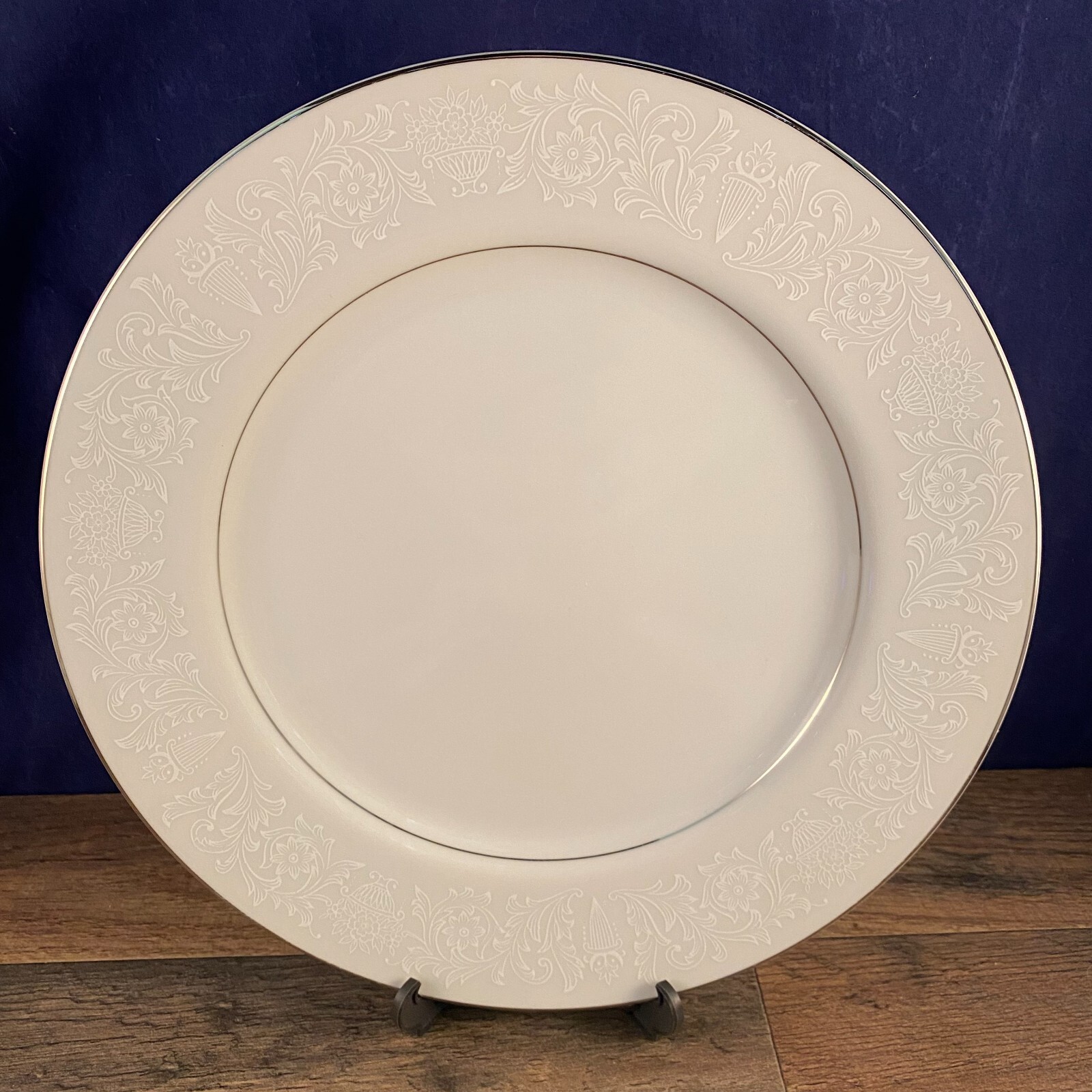 10.25″Dia Dinner Plate Crown Victoria Lovelace Pattern