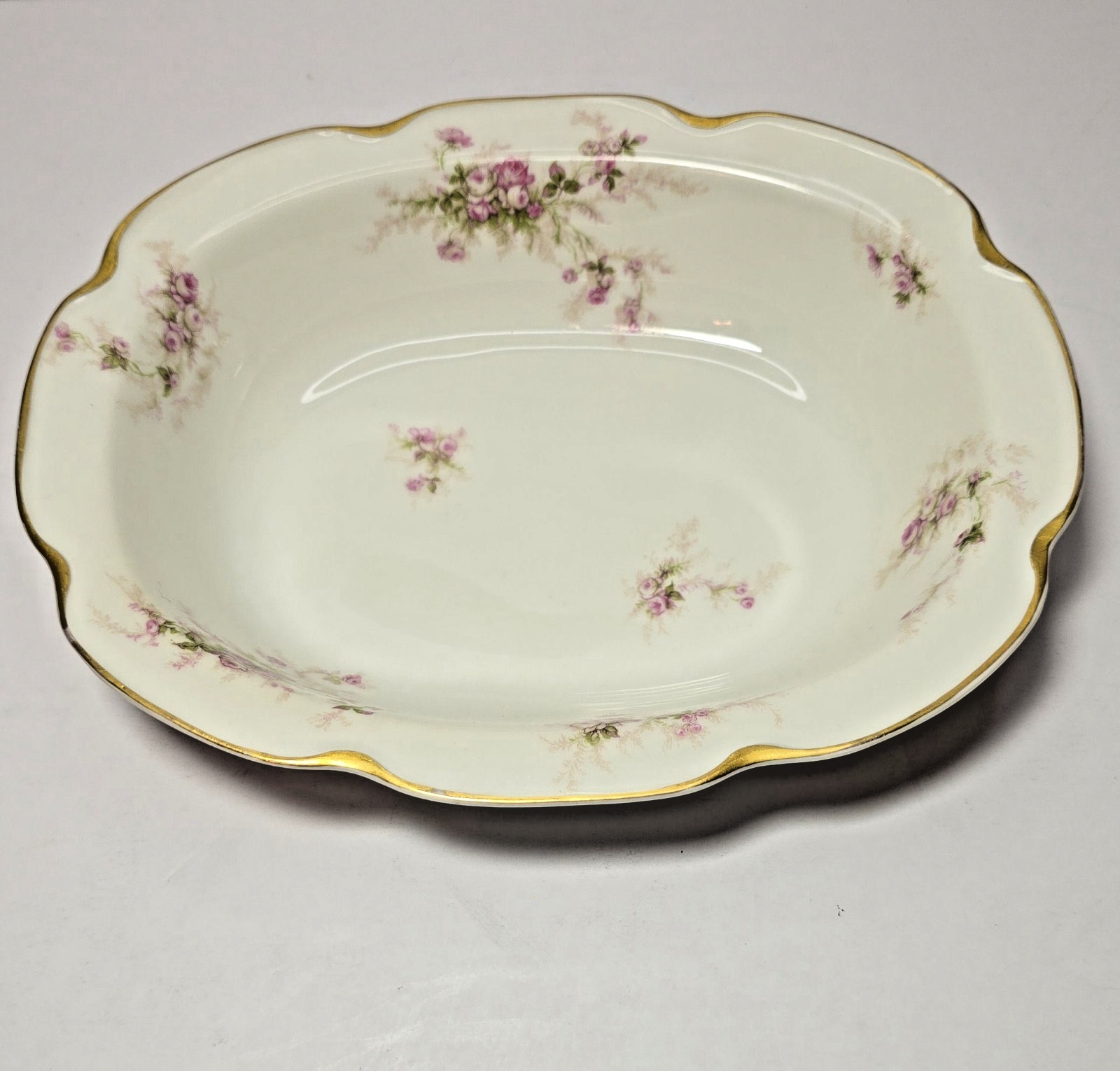Haviland Limoges Oval Serving Bowl – Scalloped Edges – Gold Trim 9.25″ × 7.5″