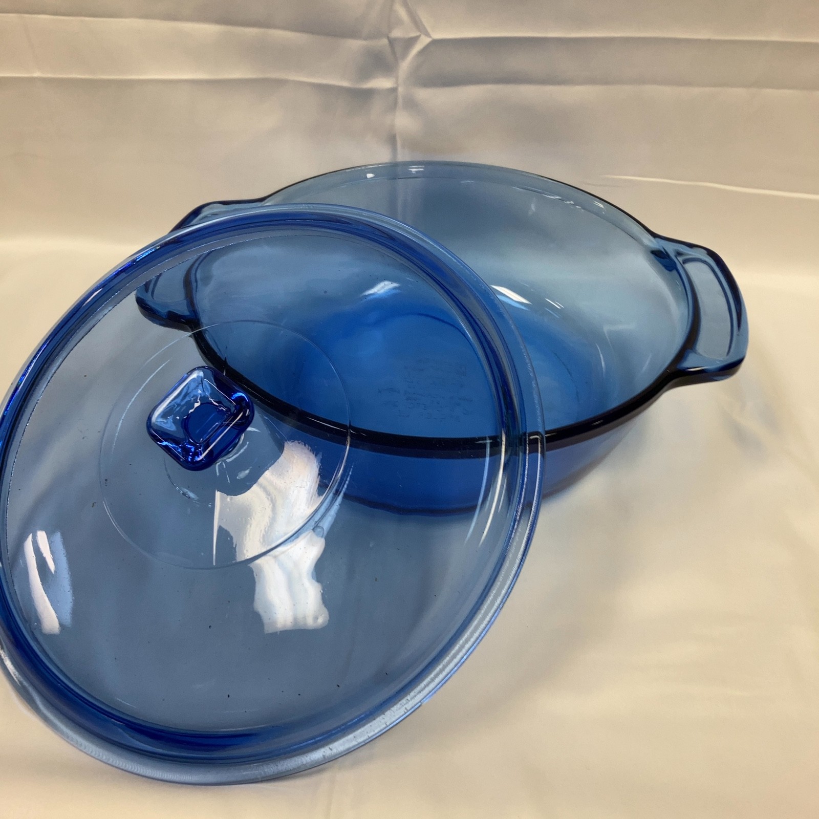 Anchor Hocking Cobalt Blue 2QT Round Covered Dish W/Lid 9″