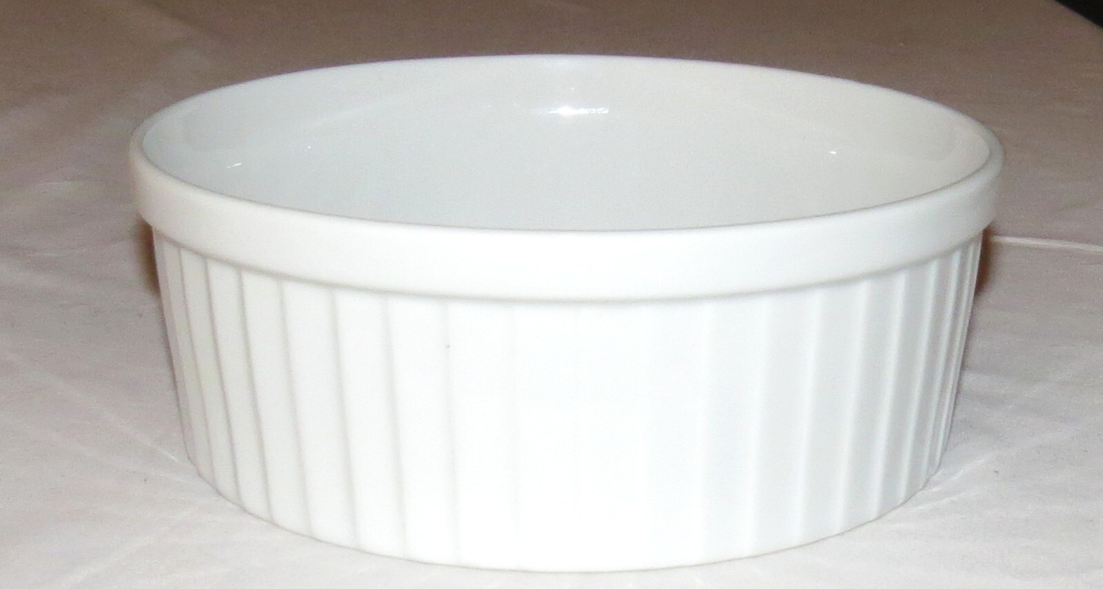 Ribbed White Souffle – 7.5 inches diameter x 2.3/4 inches deep