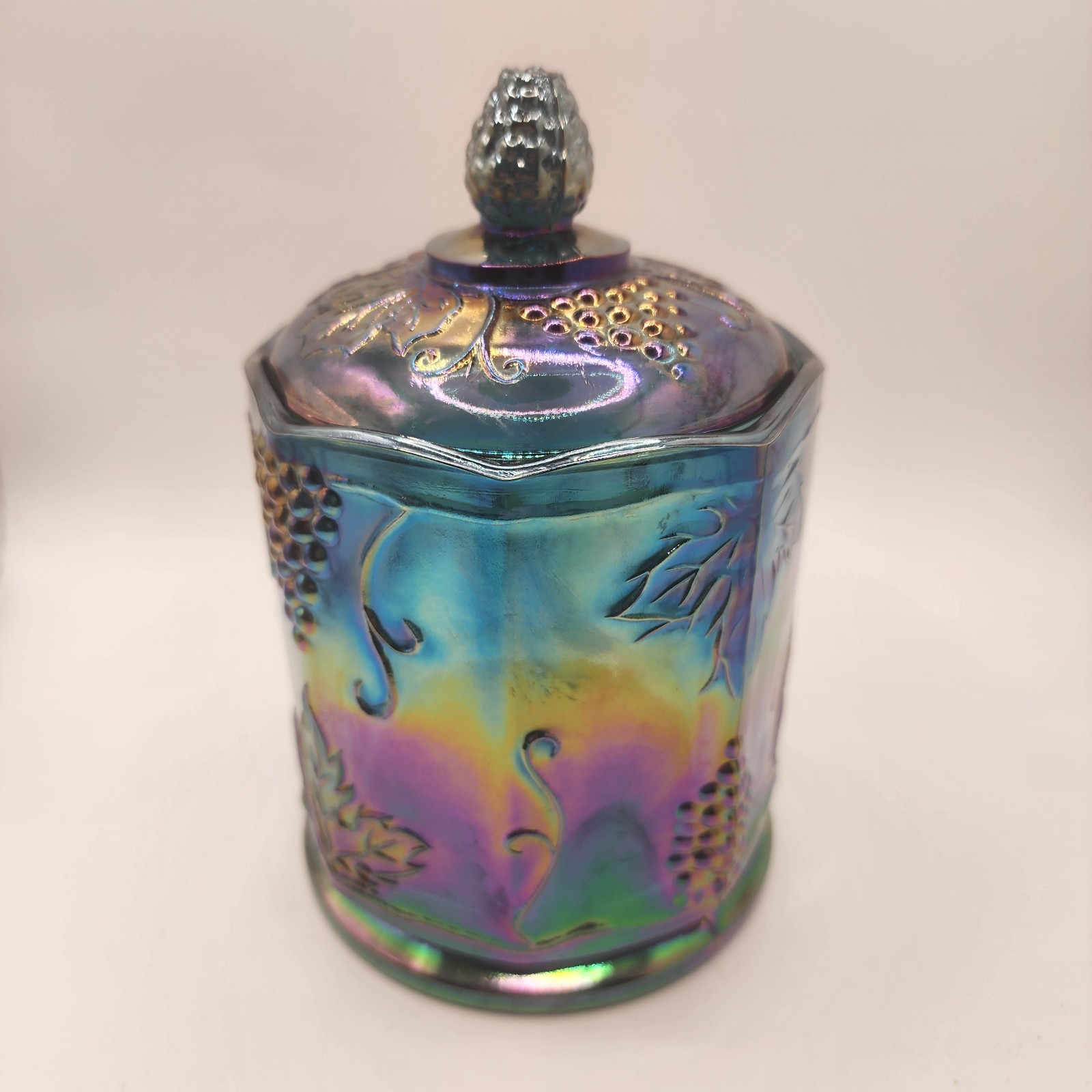 VTG INDIANA GLASS CARNIVAL GRAPE PATTERN BLUE IRIDESCENT 7.25″ TALL