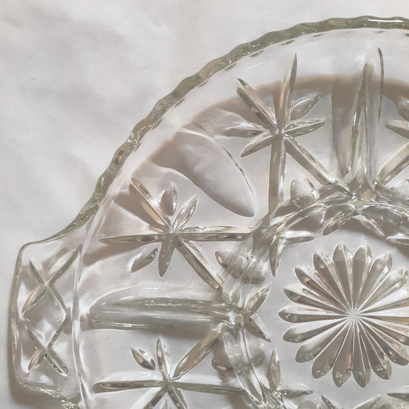 Anchor Hocking Divided Glass Relish Tray Early American Prescut 9.3″ Dia VTG