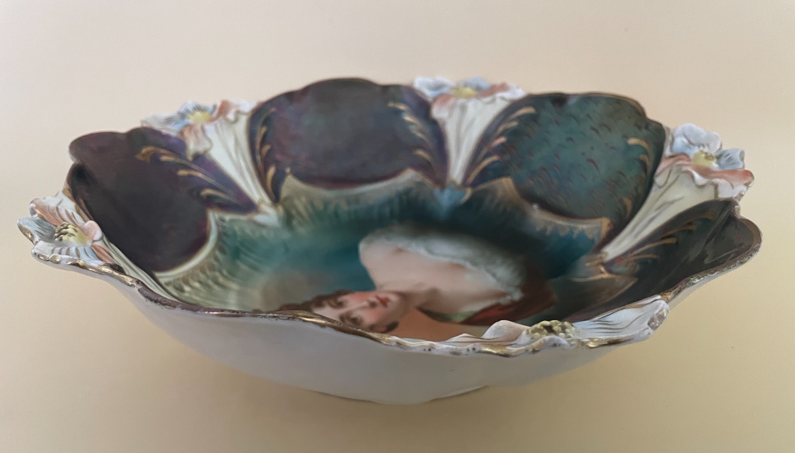 RS Prussia Madame Recamier Lily Mold Portrait Bowl Tiffany Finish Unmarked