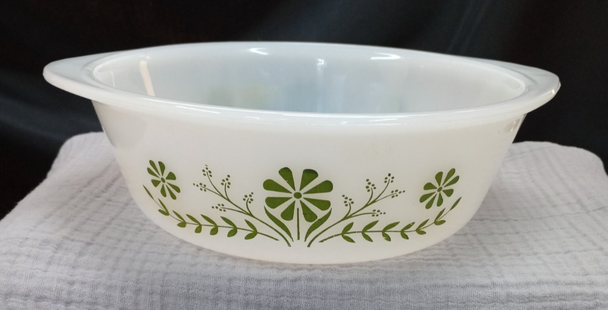 VTG GLASBAKE GREEN DAISY 8.5” J514 2 QT CASSEROLE