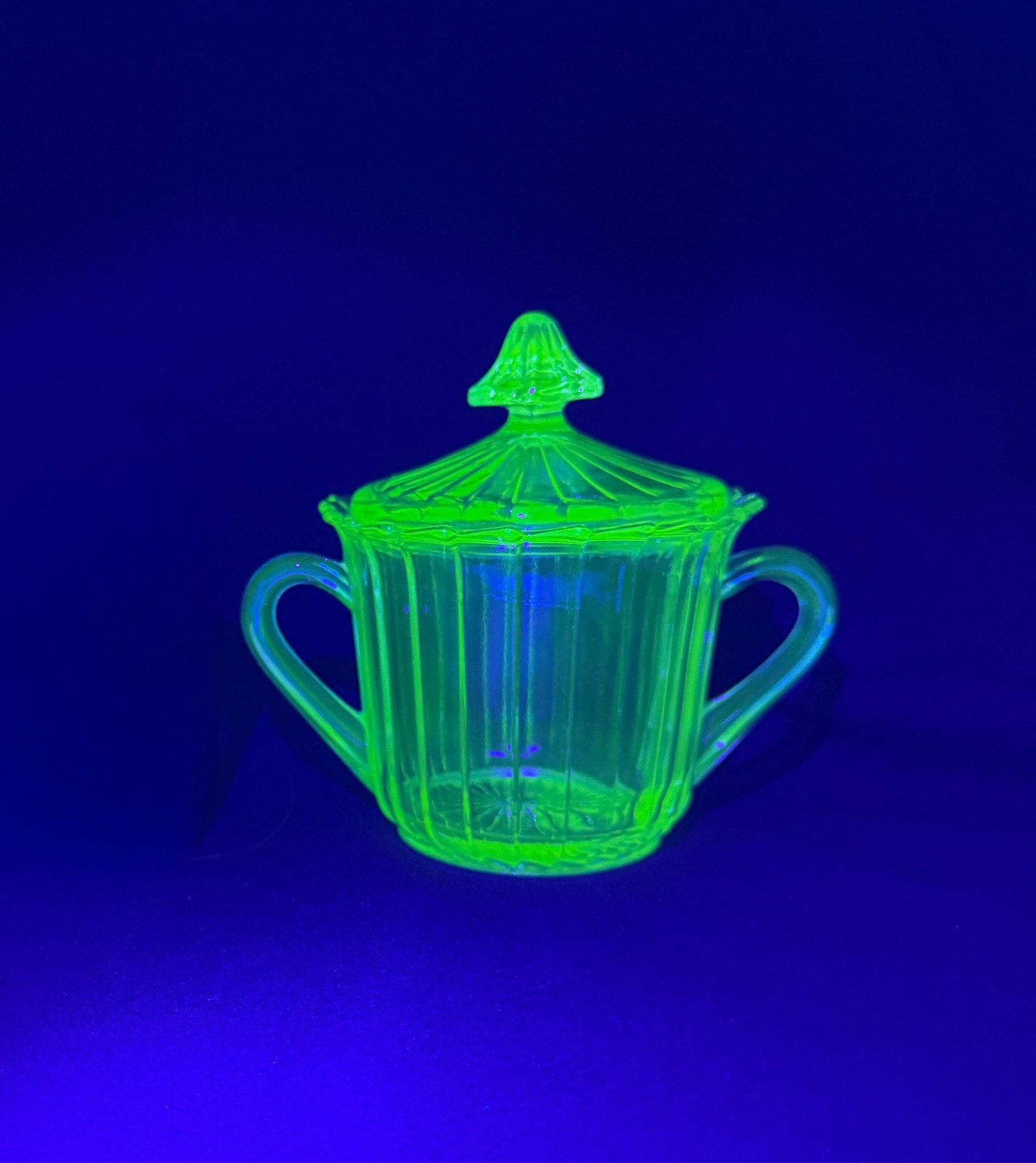 Uranium Jeannette Sierra Green Depression Glass Lidded Sugar Bowl | Pinwheel