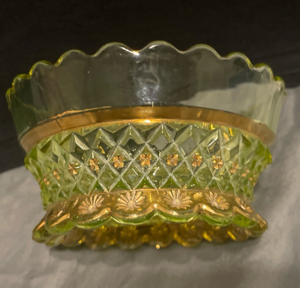 Antique Nat’l Glass Co. Victoria Vaseline Glass Gold Gilding Master Berry Bowl