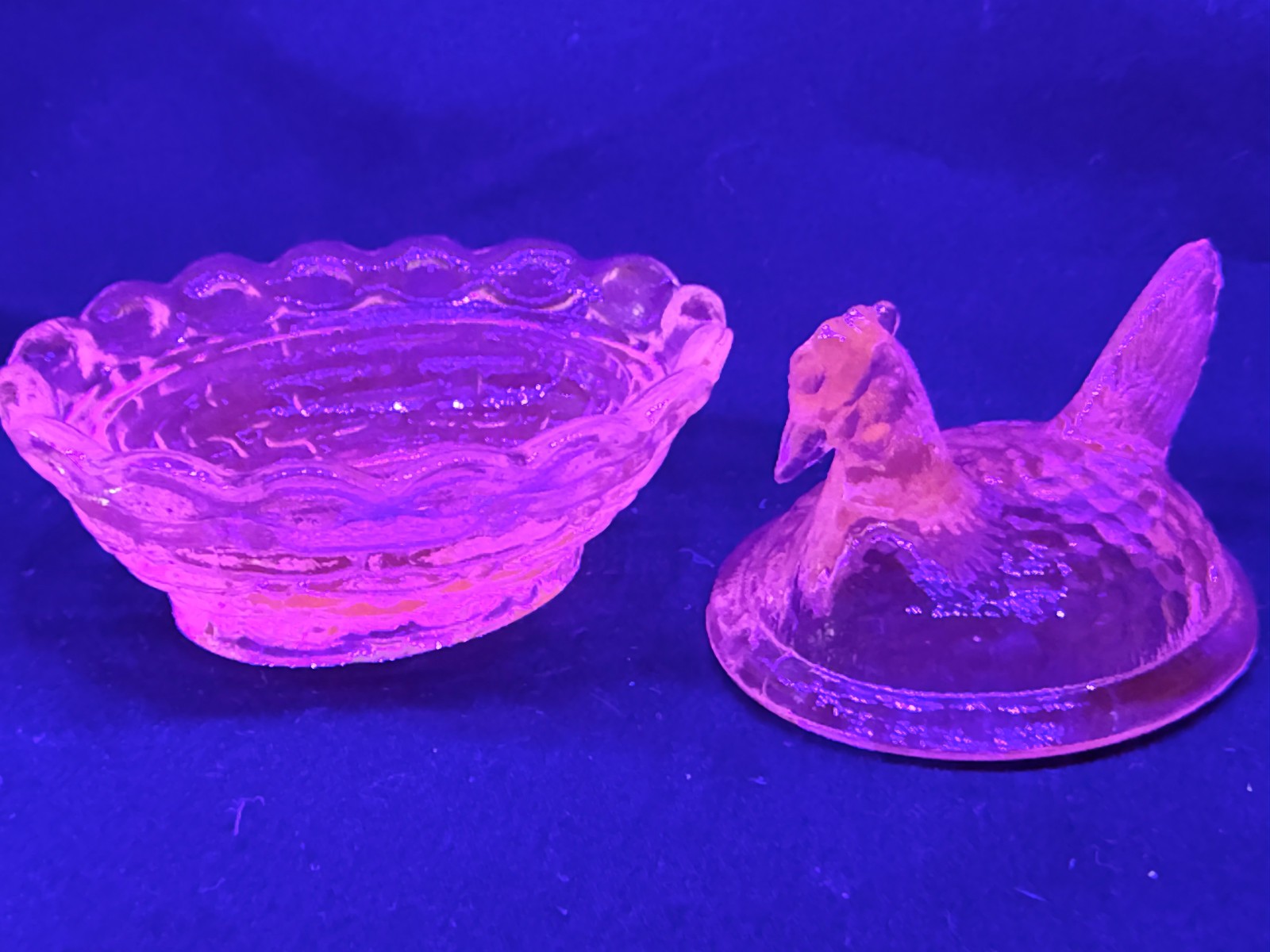 Green Vaseline Uranium glass mini Hen Chicken on nest basket egg chick salt glow