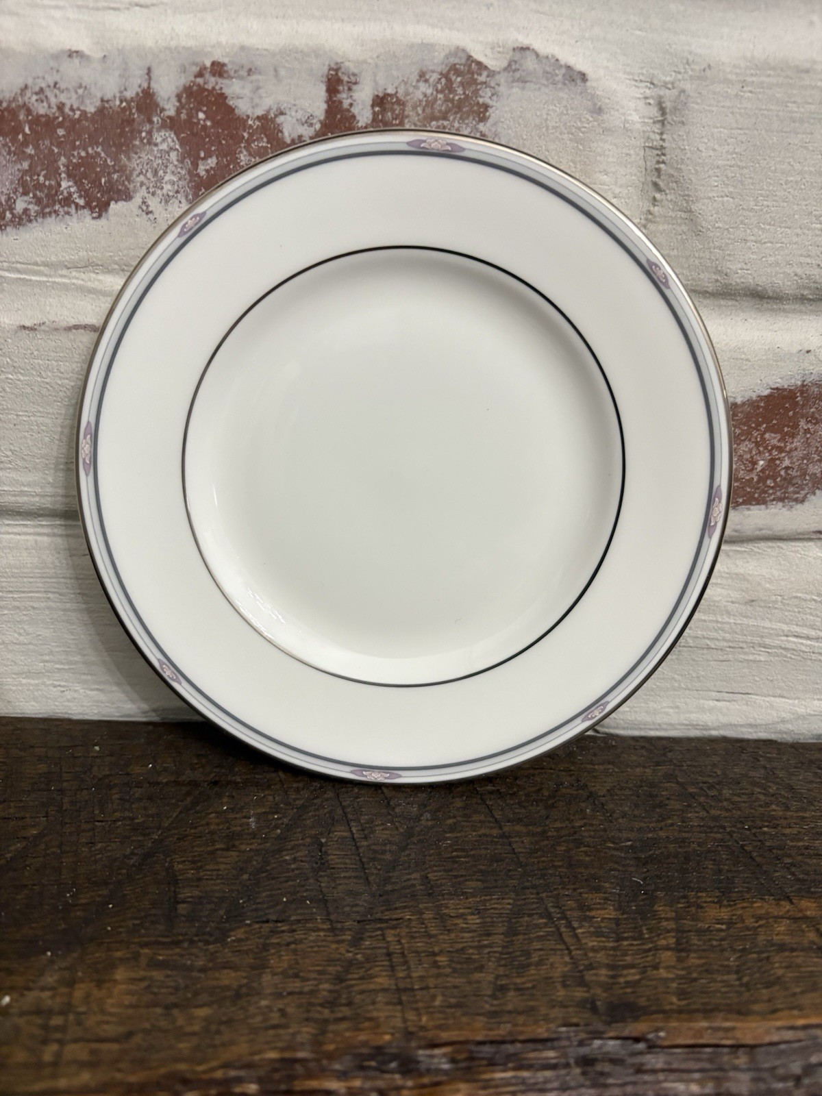 Royal Doulton Simplicity Plates- Dinner, Salad, or Bread- Kitchenware/Serveware