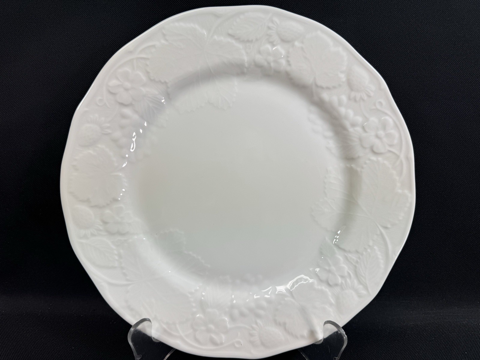 Wedgewood Strawberry/ Vine Bone China~(1)~5 piece place setting~Made In England