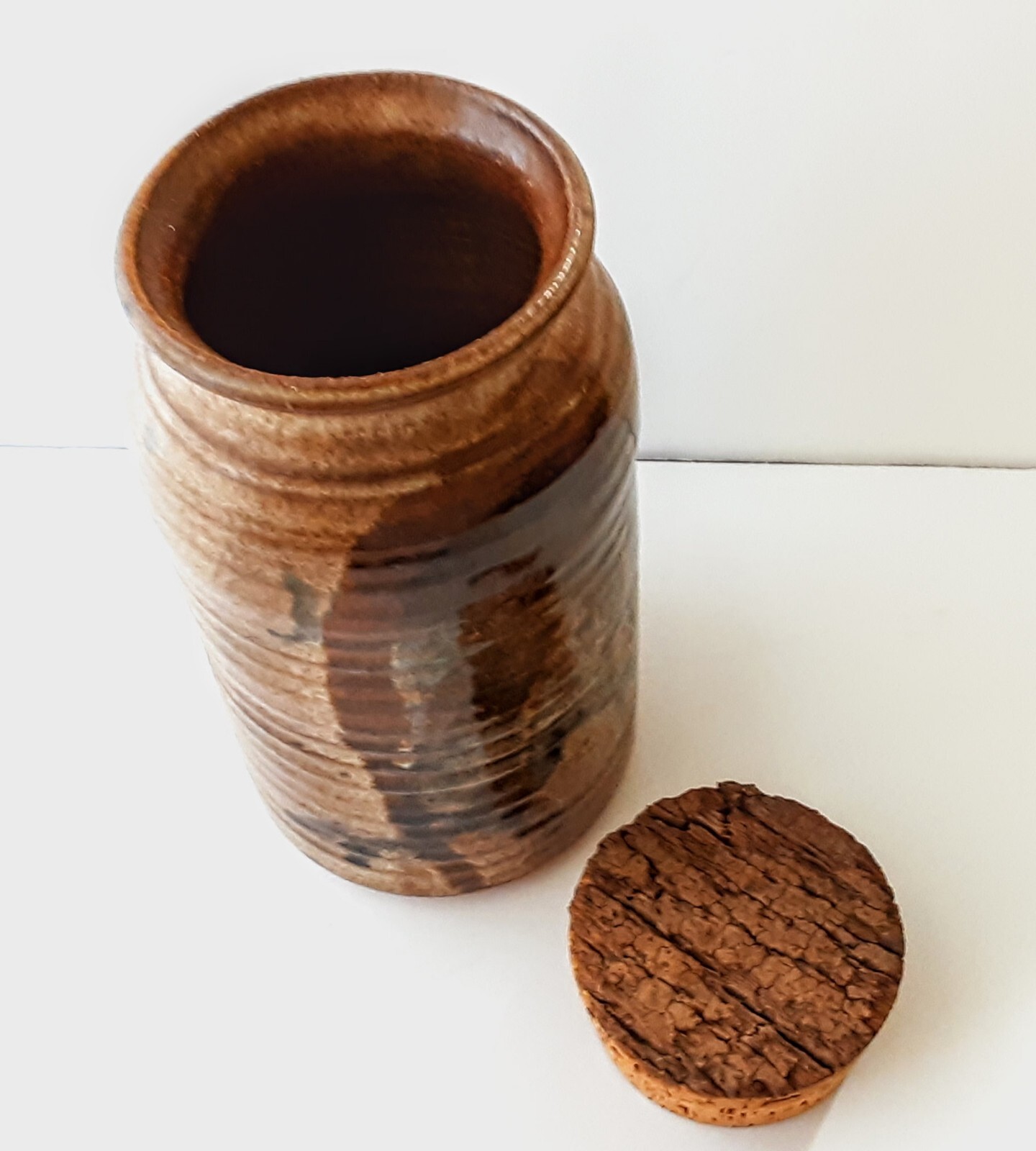 Hand Thrown Glazed Studio Pottery Jar W Cork Lid 8.5″ Tall Artist Signed Vtg ’81
