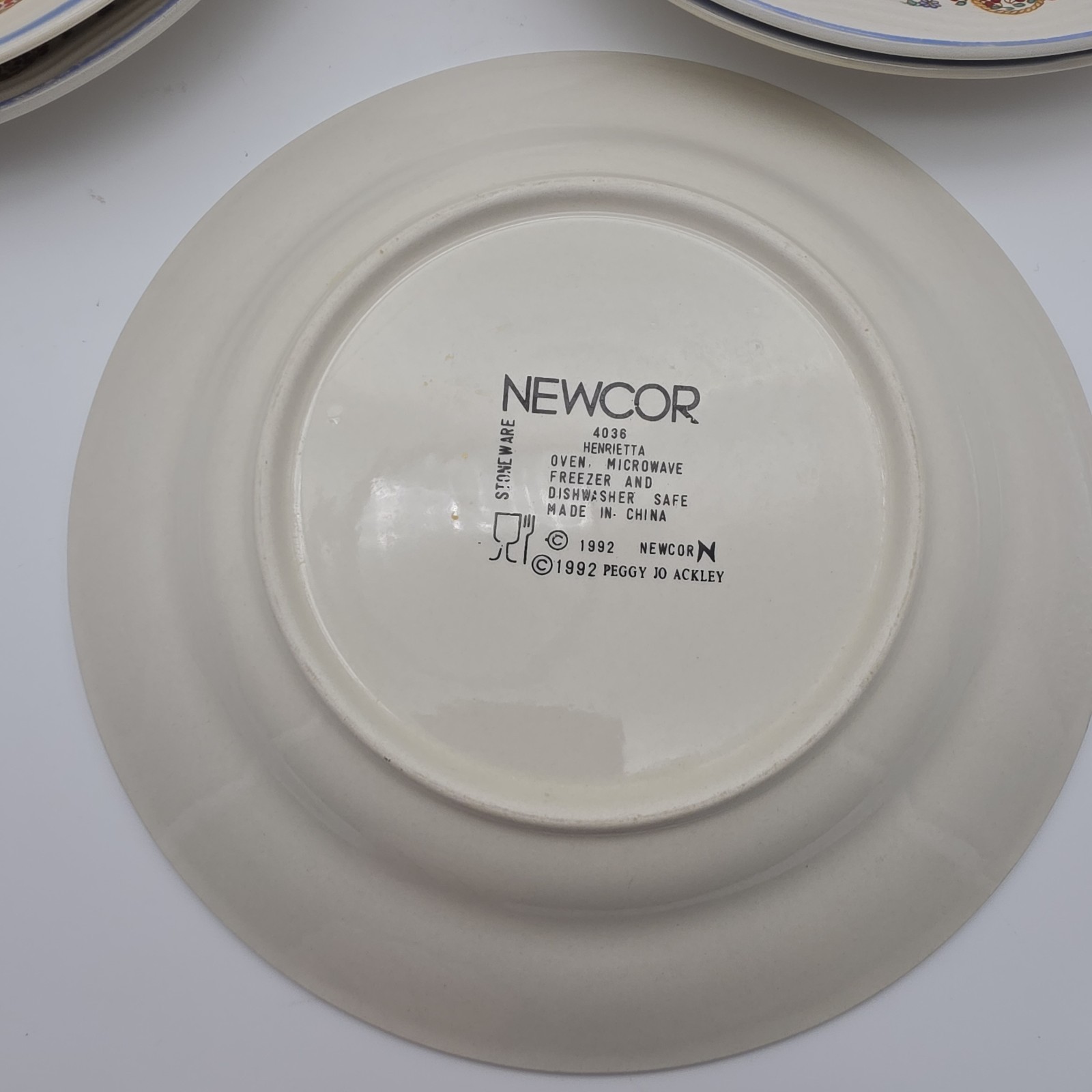 Vtg 1992 Newcor Stoneware Henrietta “Chicken Salad” set 4 salad/dessert Plates