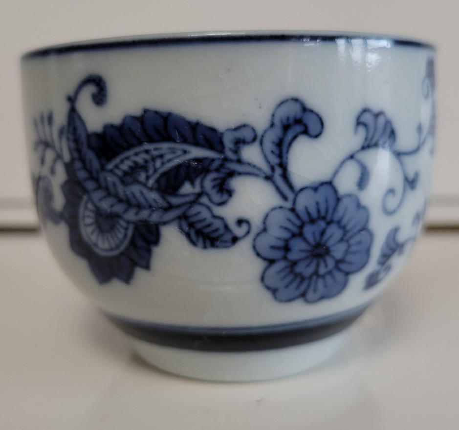 4 PIER 1 IMPORTS PORCELAIN TEA CUPS WHITE AND BLUE 2.25 INCHES HOLDS 6 OZS