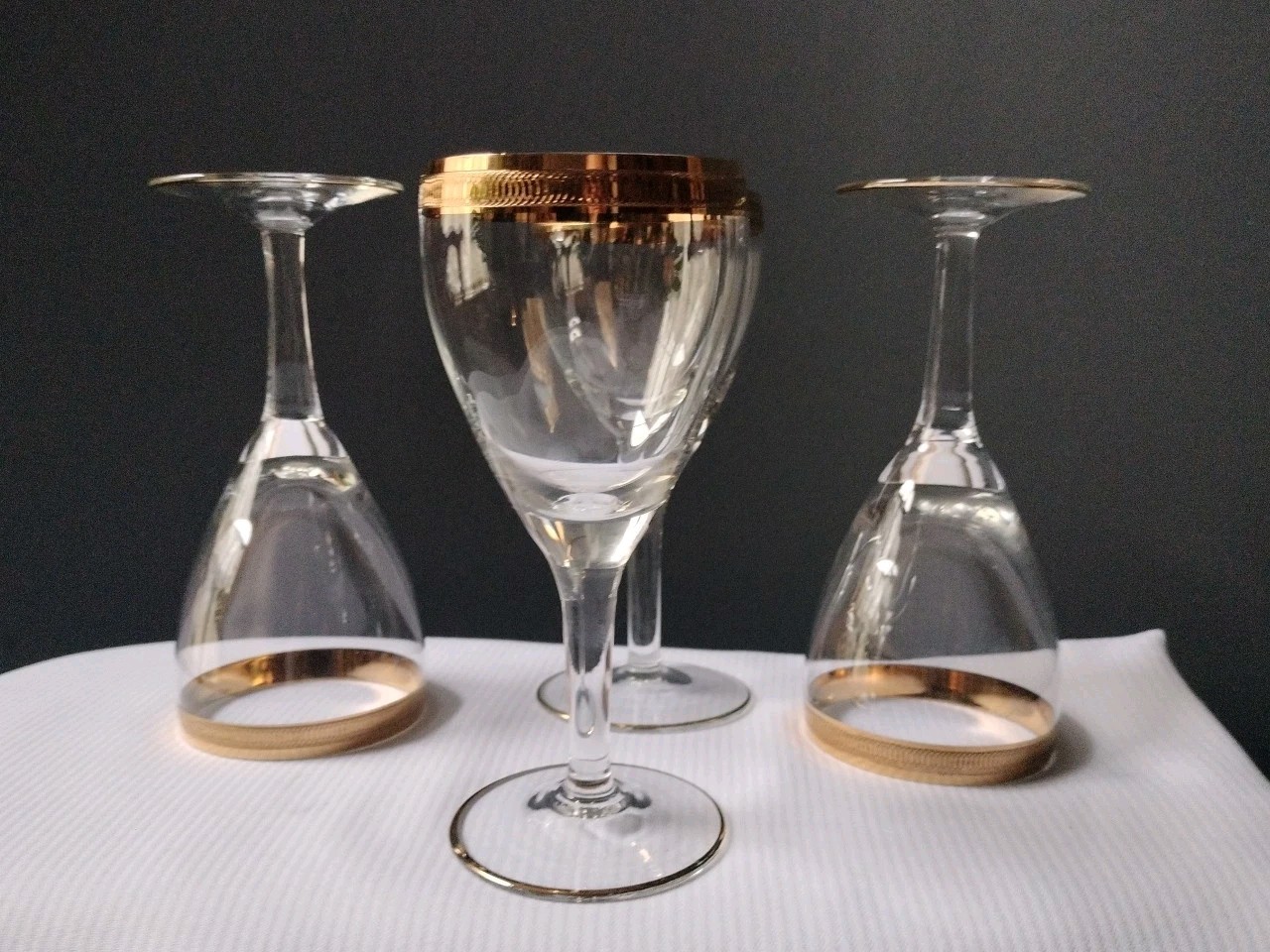 Gold Trim Crystal Goblet Wine Glass 5″5×2″5 high Set Of 4 See Picture