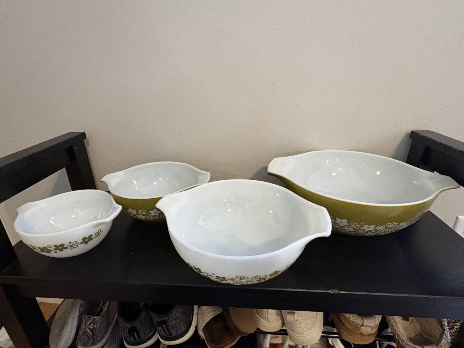 RARE Pyrex Vintage 4-piece Crazy Daisy Nested Mixing Bowl Set