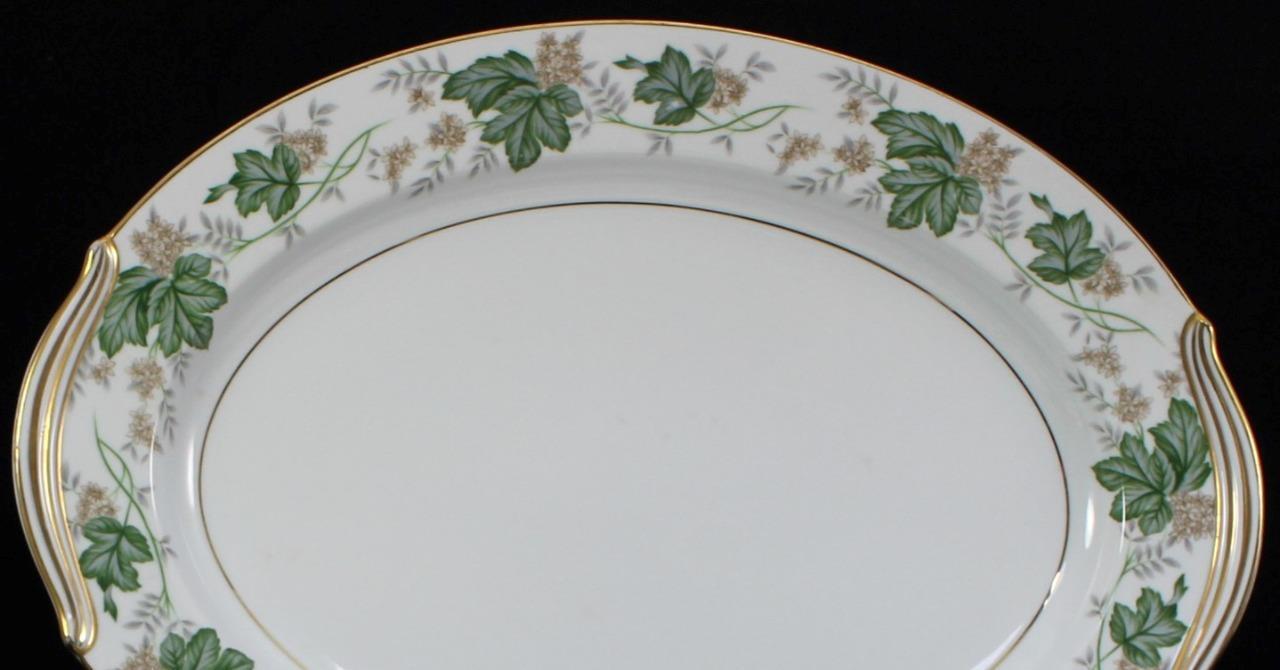 Noritake Daphne Four Piece Assortment 2 Platters 1 Gravy Boat 1 Creamer