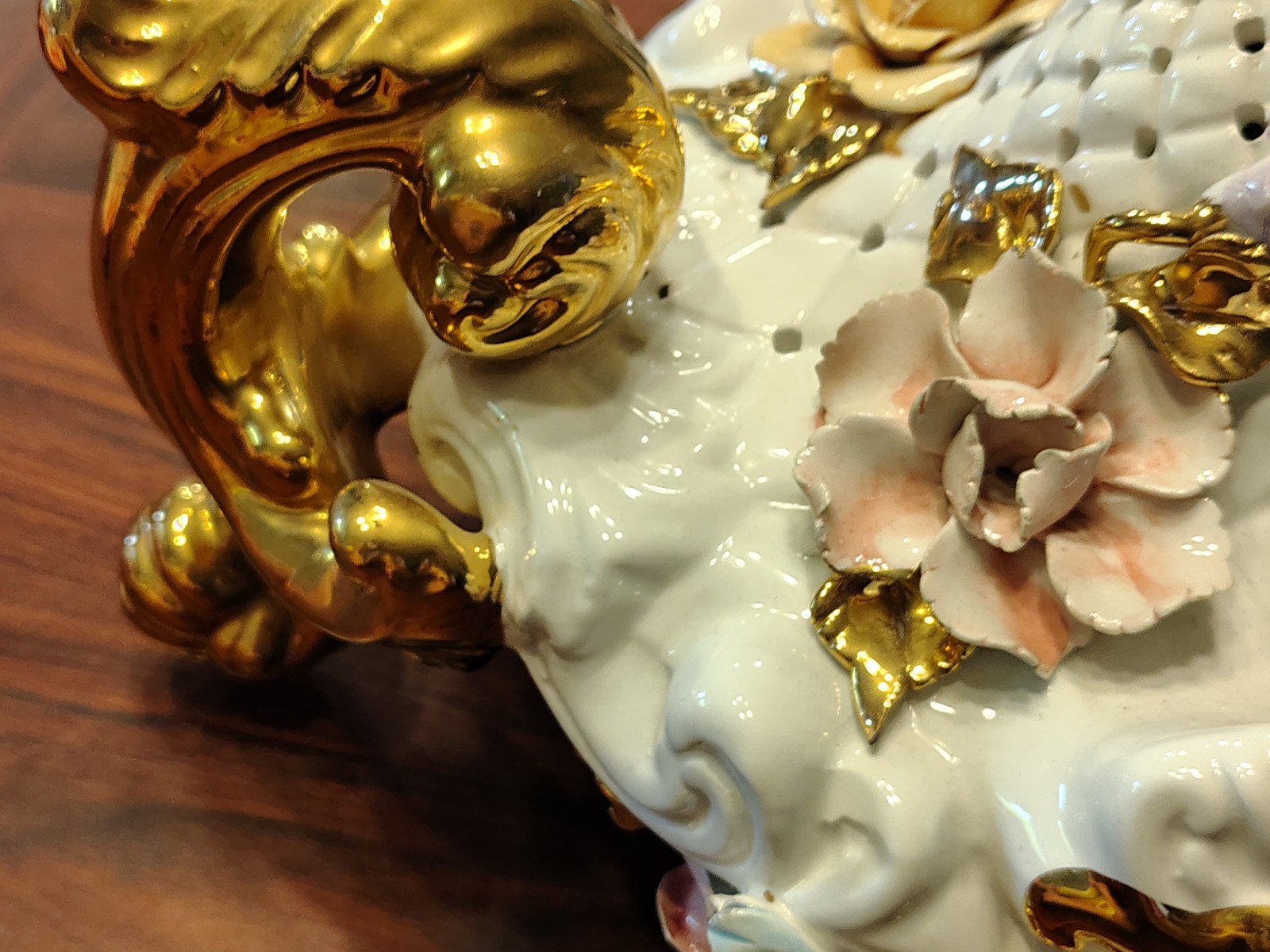 Capodimonte Style Centerpiece