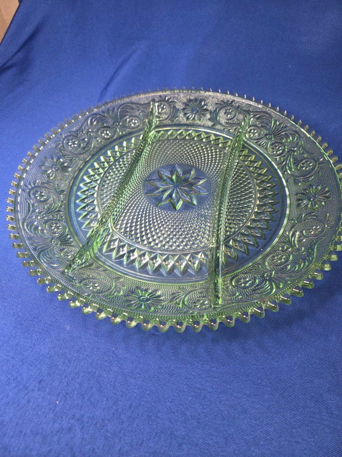 Vintage TIARA INDIANA GLASS CHANTILLY GREEN SANDWICH DIVIDED SERVING PLATTER