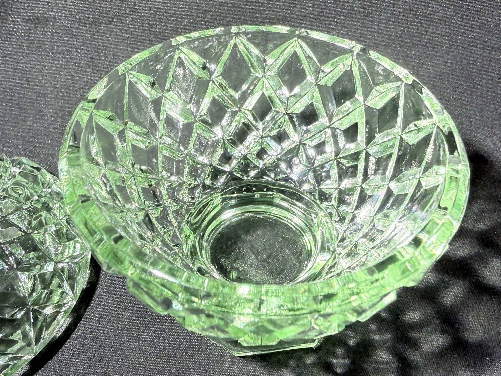 Green Vaseline Uranium glass covered candy dish coffee sugar jar / bowl selenium
