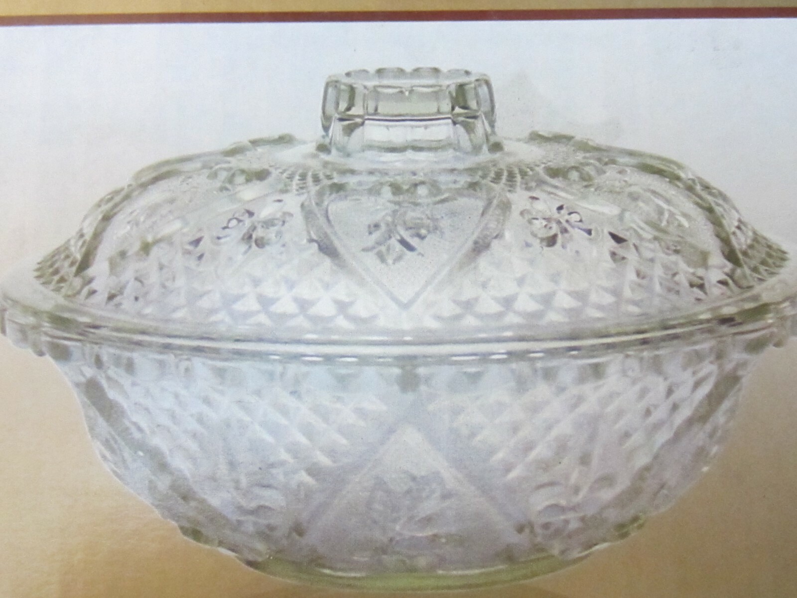7″ Candy Dish by Elegant Dining new in box / made in Indonesia / Edged Glass