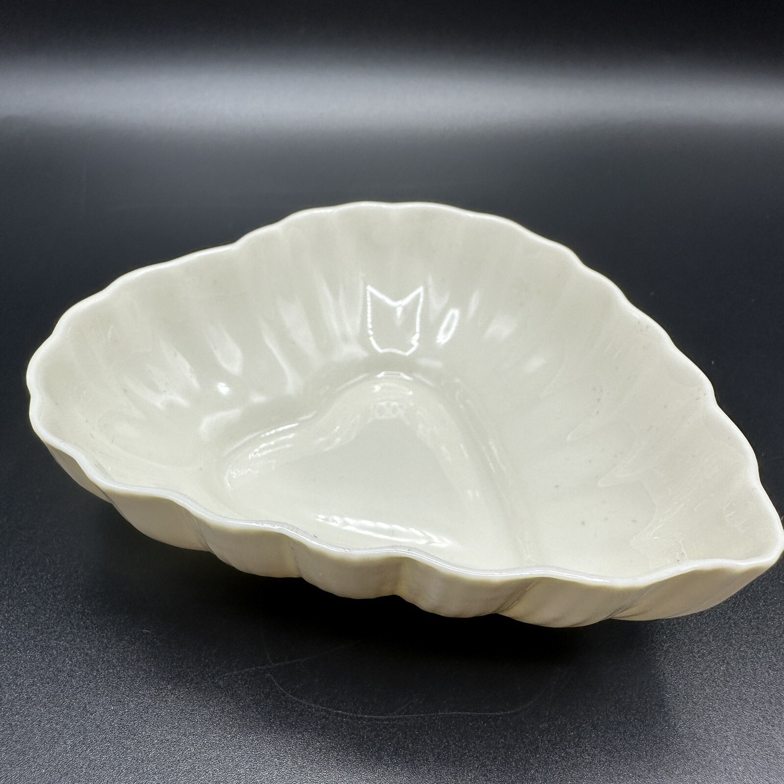 Vtg Heart Beleek Ivory Fine Bone China Porcelain Trinket Dish 7th mark 1980-1993