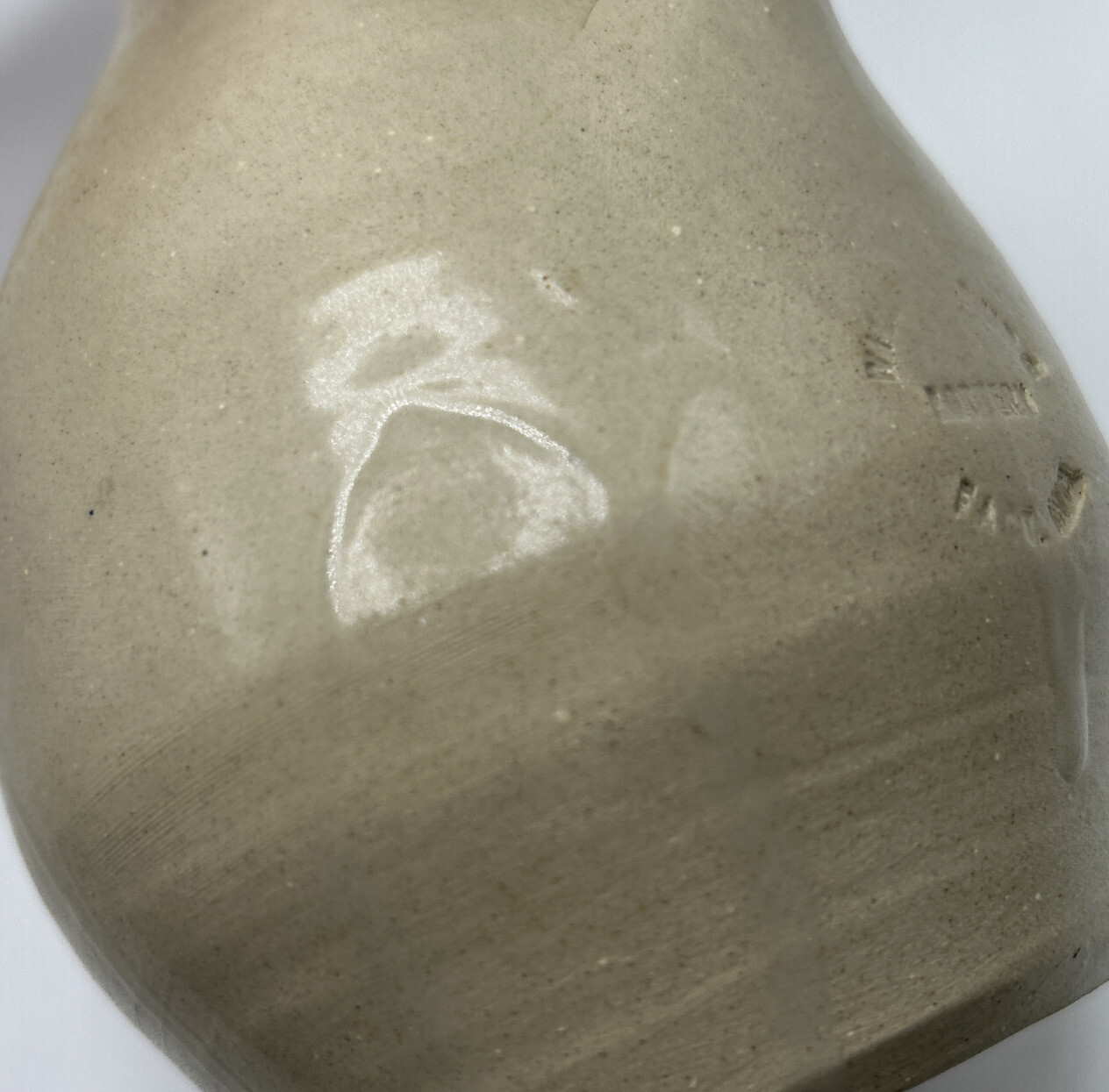Williamsburg Pottery 7″ Cobalt Tan Gray Salt Glaze Pitcher Vase Jug Blue Leaves
