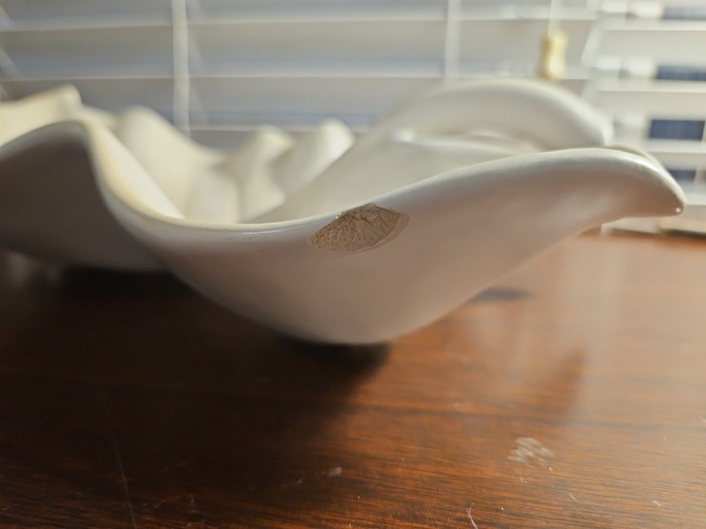 VINTAGE HULL USA 1963 WHITE 63 MAPLE LEAF DISH Hairline Fracture Ding See Pics