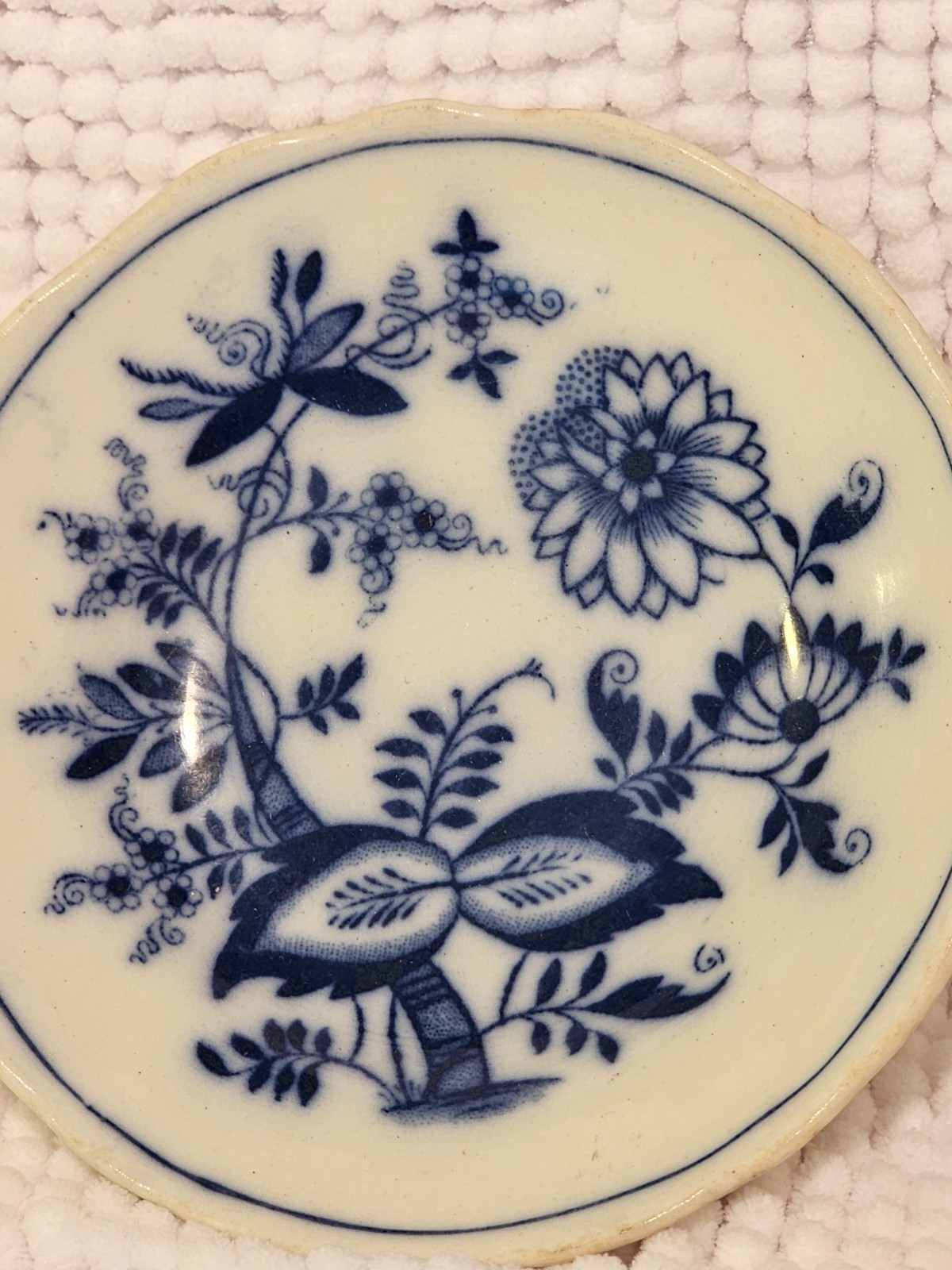 BARGAIN Bouillon cup w/saucer and lid, DAMAGED, Blue Onion