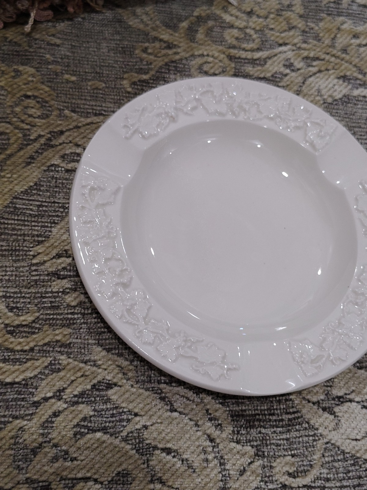 2 VTG Wedgwood Of Etruria Barlaston Queens Pedestal Compote Grapevine + Ashtray