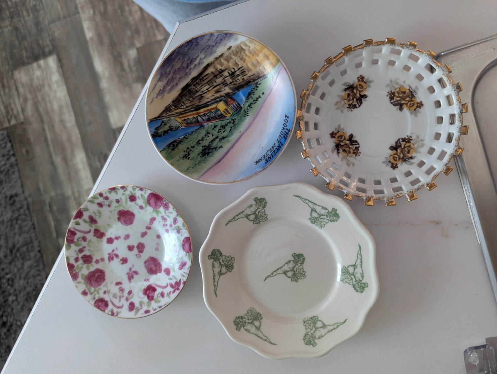 4 Shabby Cottage Vintage Mismatched Decorative Floral Plates Gallery Wall