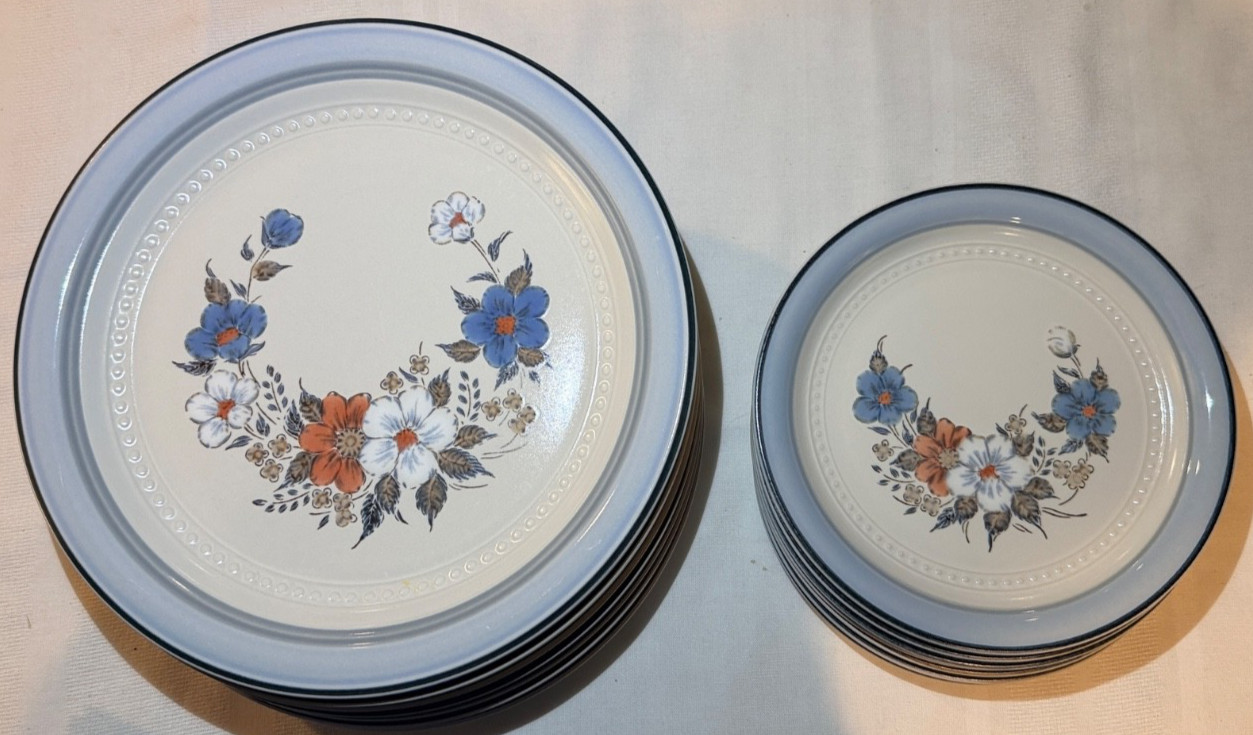 16 Johann Haviland Crowning Fashion Plates Blue Bouquet 10) 7.75″ and 9) 10.75″