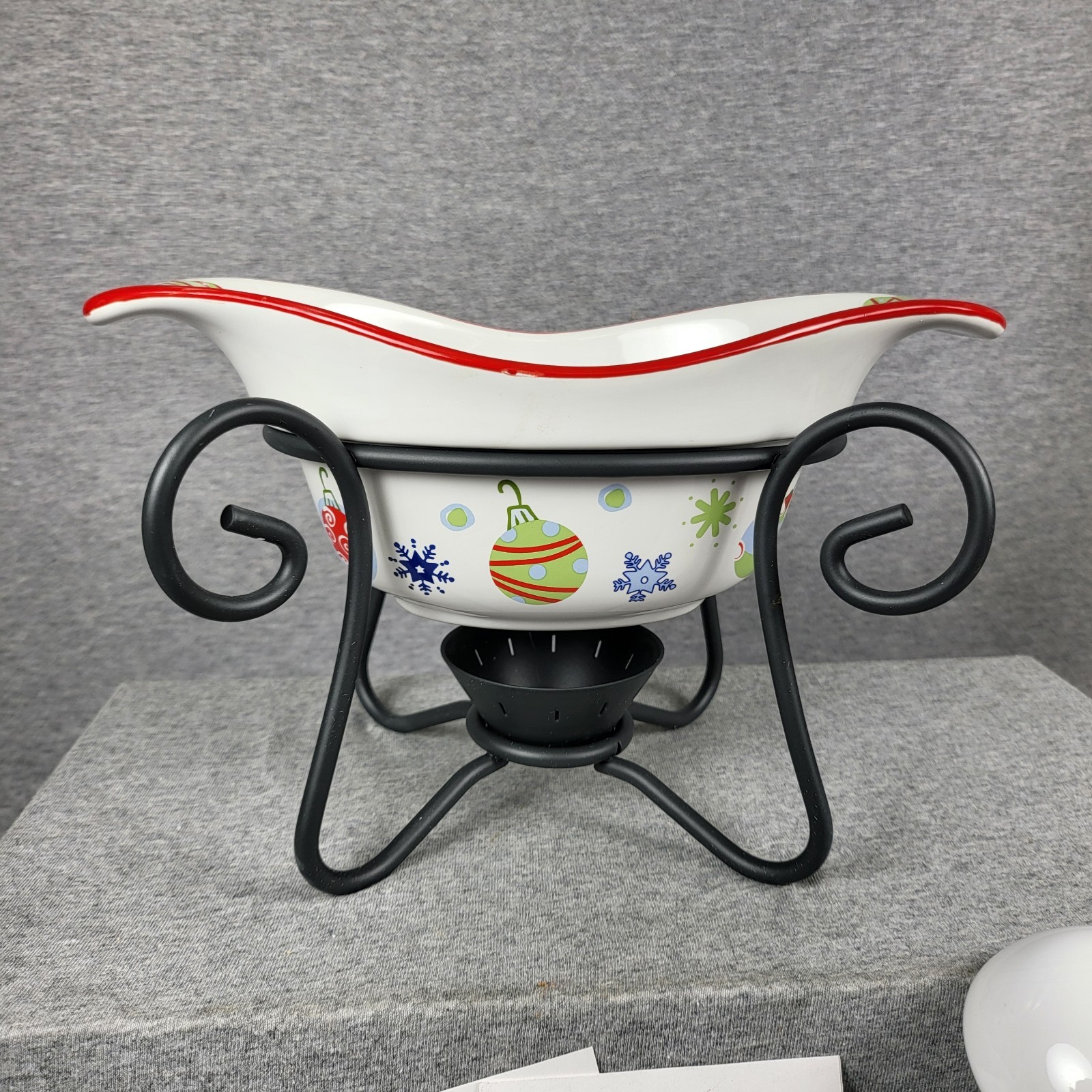Pfaltzgraff Taffy Candy Christmas Gravy Server With Carrier And Tea Light