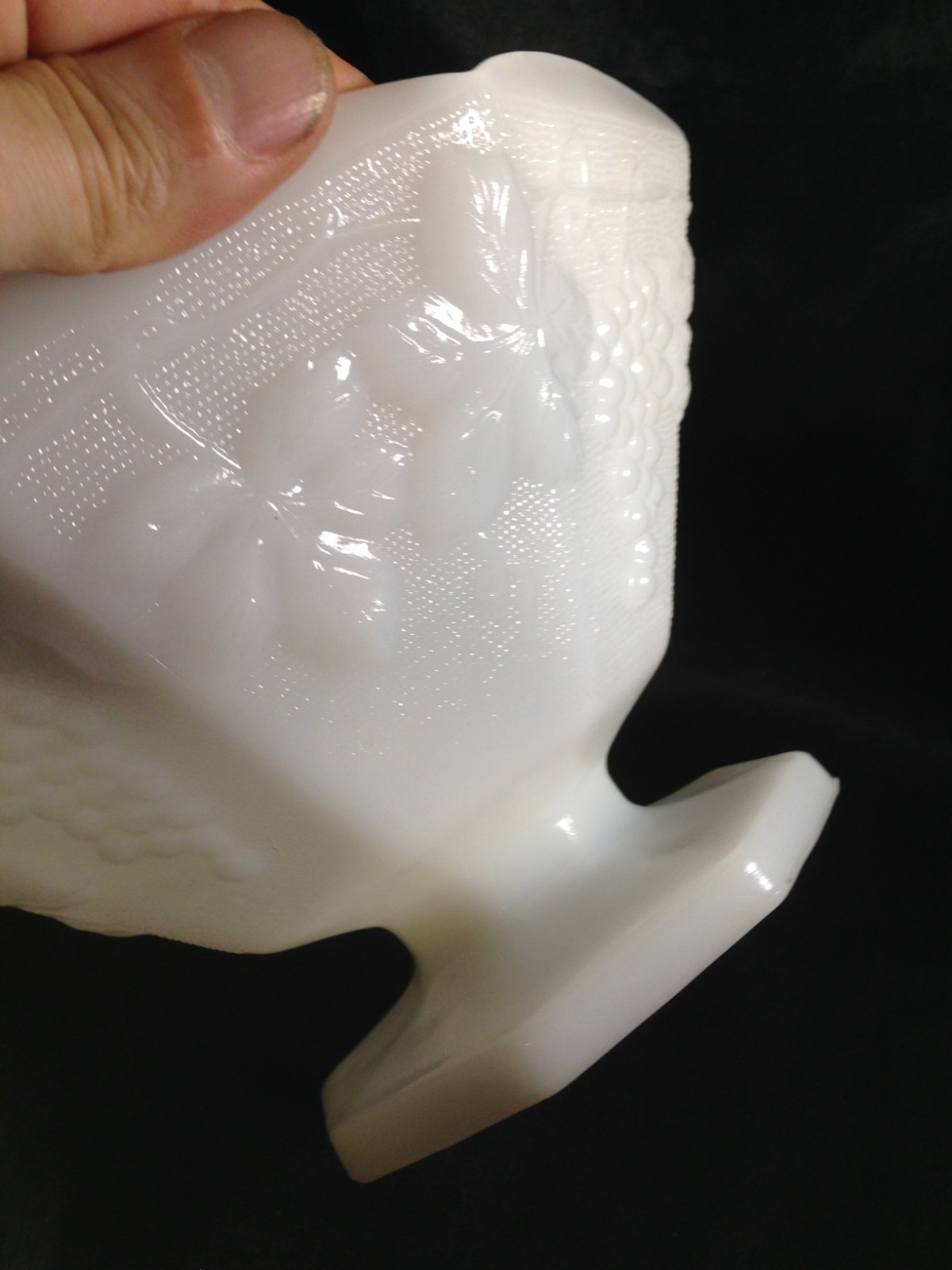 Vintage Anchor Hocking Milk Glass Pedestal Grapes Harvest Centerpiece Bowl