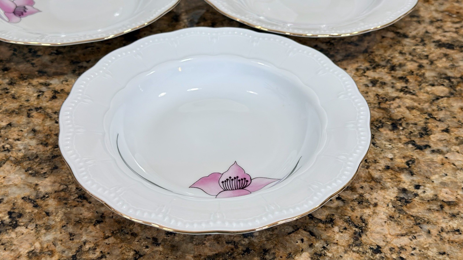 Danish Design Atelier Imported Pink Floral 8 Pc Dinnerware Set Scallop Gold Rim