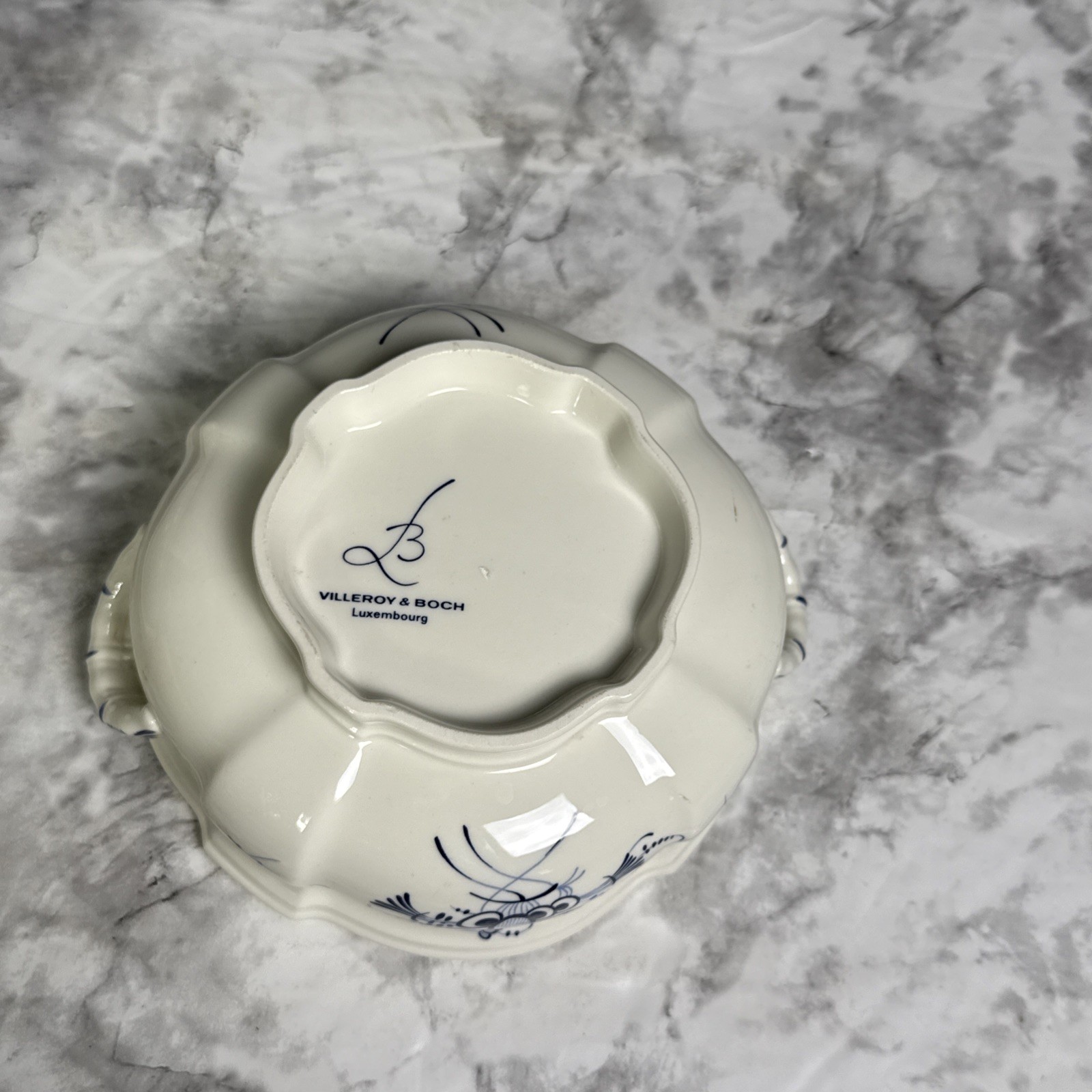 Villeroy Boch VIEUX SEPTFONTAINES Small Tureen Blue White Bee Butterfly Floral