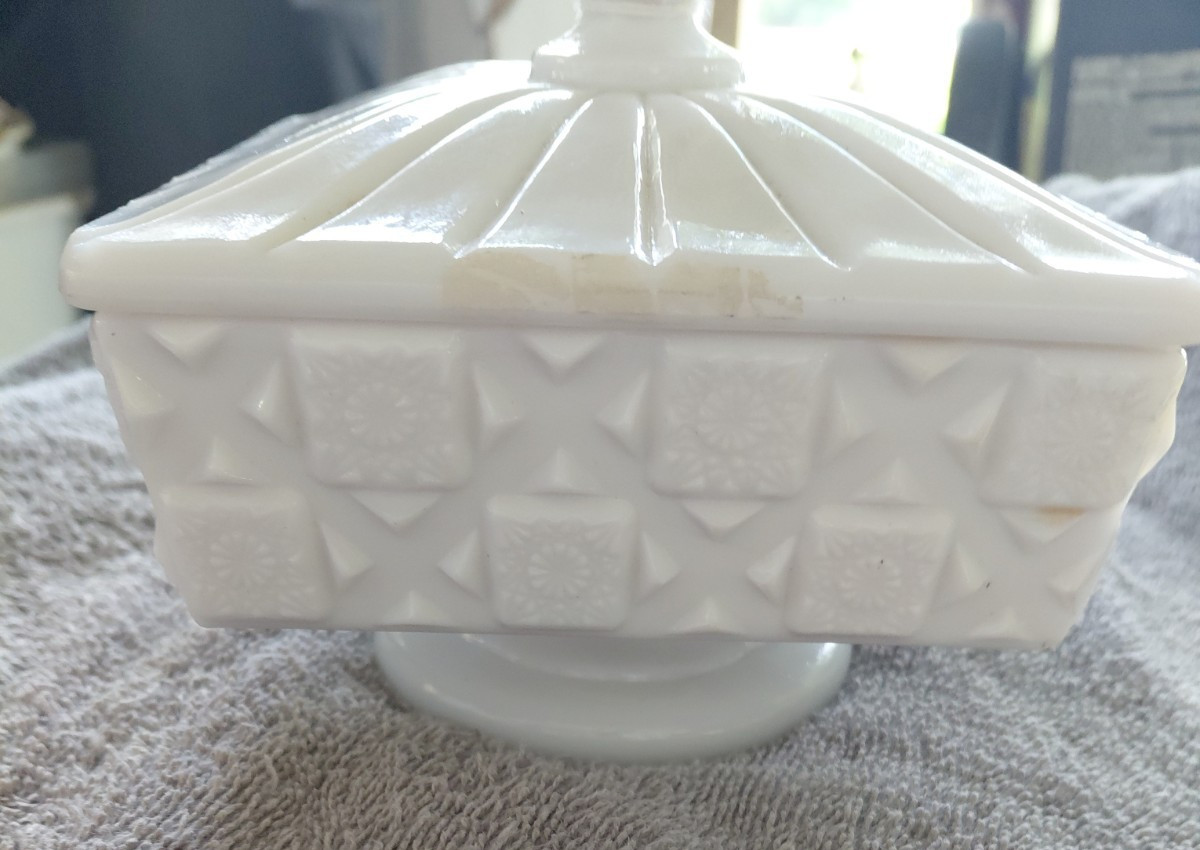 Vtg. Westmoreland Old Quilt Square Ftd. Covered Candy Milk Glass 5″