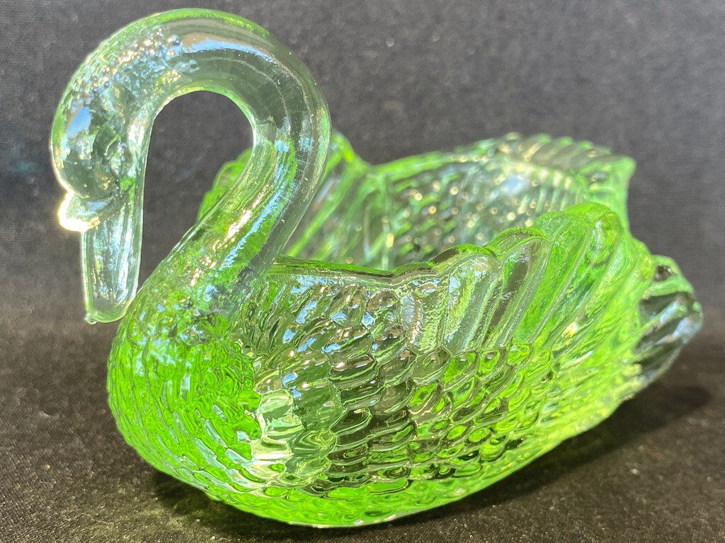 Green Vaseline uranium glass Swan / Easter eggs salt cellar dip duck dish yellow
