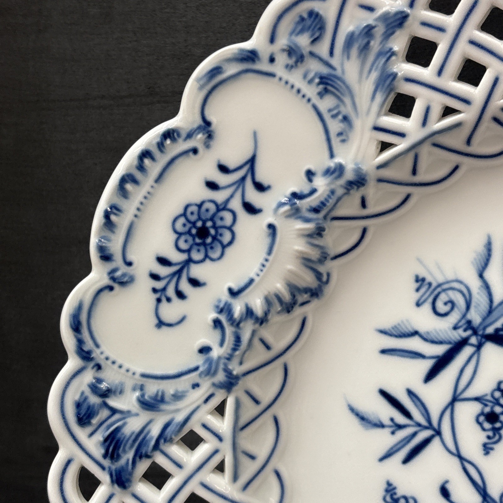 Meissen BLUE ONION Reticulated (No Trim) Charger Plate Platter 11 1/4 Inches
