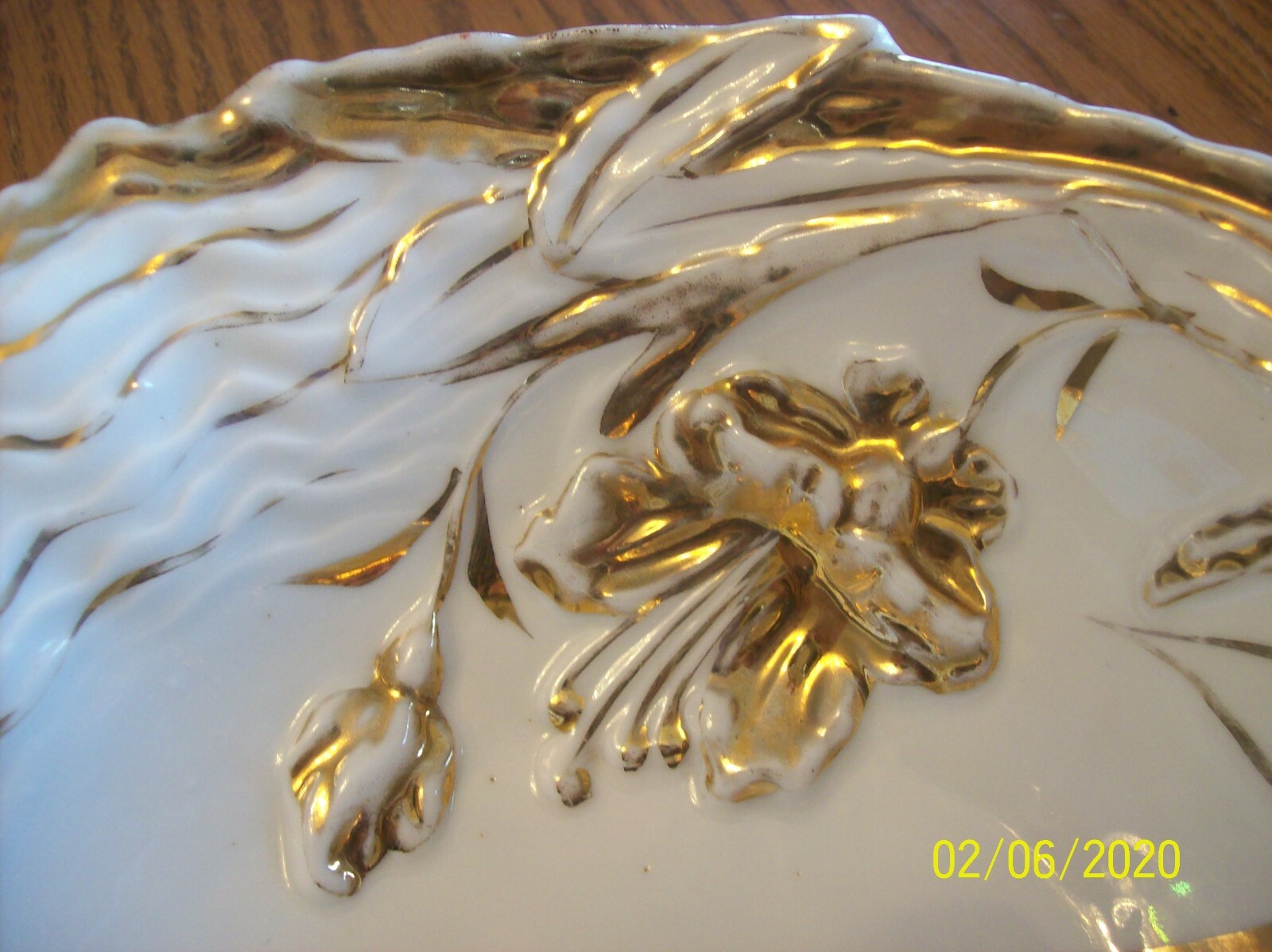 Gold & White Porcelain Raised Floral Pattern 7 Piece Vintage Berry Bowl Set