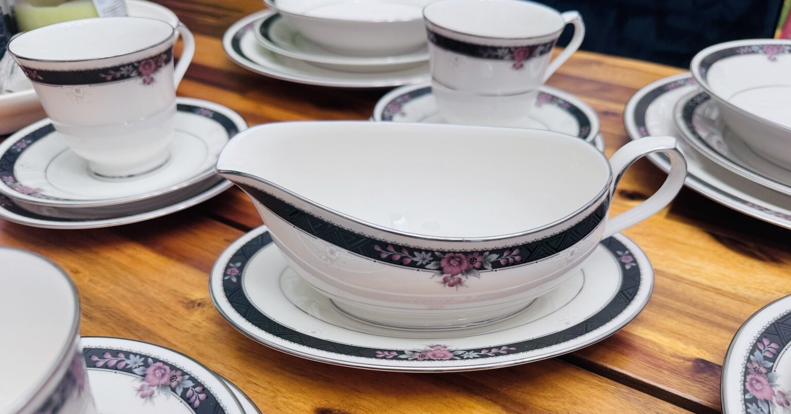 81pc NORITAKE IVORY CHINA ETIENNE 7260, TWELVE 6 PIECE PLACE SETTINGS JAPAN MINT