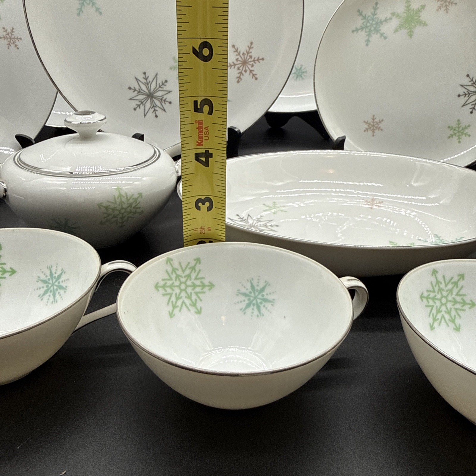 Fine china dinnerware set in ‘Snowflake’ pattern by Harmony House