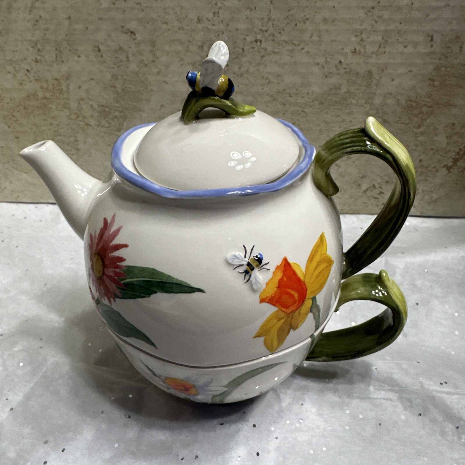 Harry and David Tea For One Small Teapot Cup Floral Garden Bees