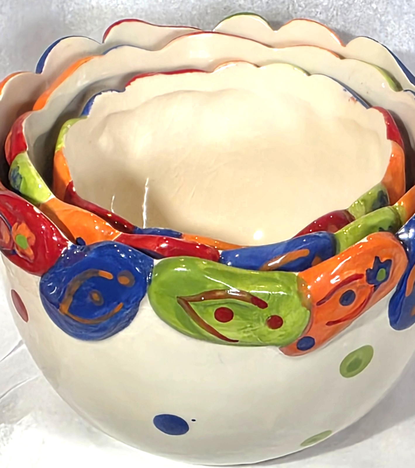 Fun Set of 3 Hawaiian Flip Flop Dot Designs 6″ 5″ 4″ Nesting Bowls – Excellent