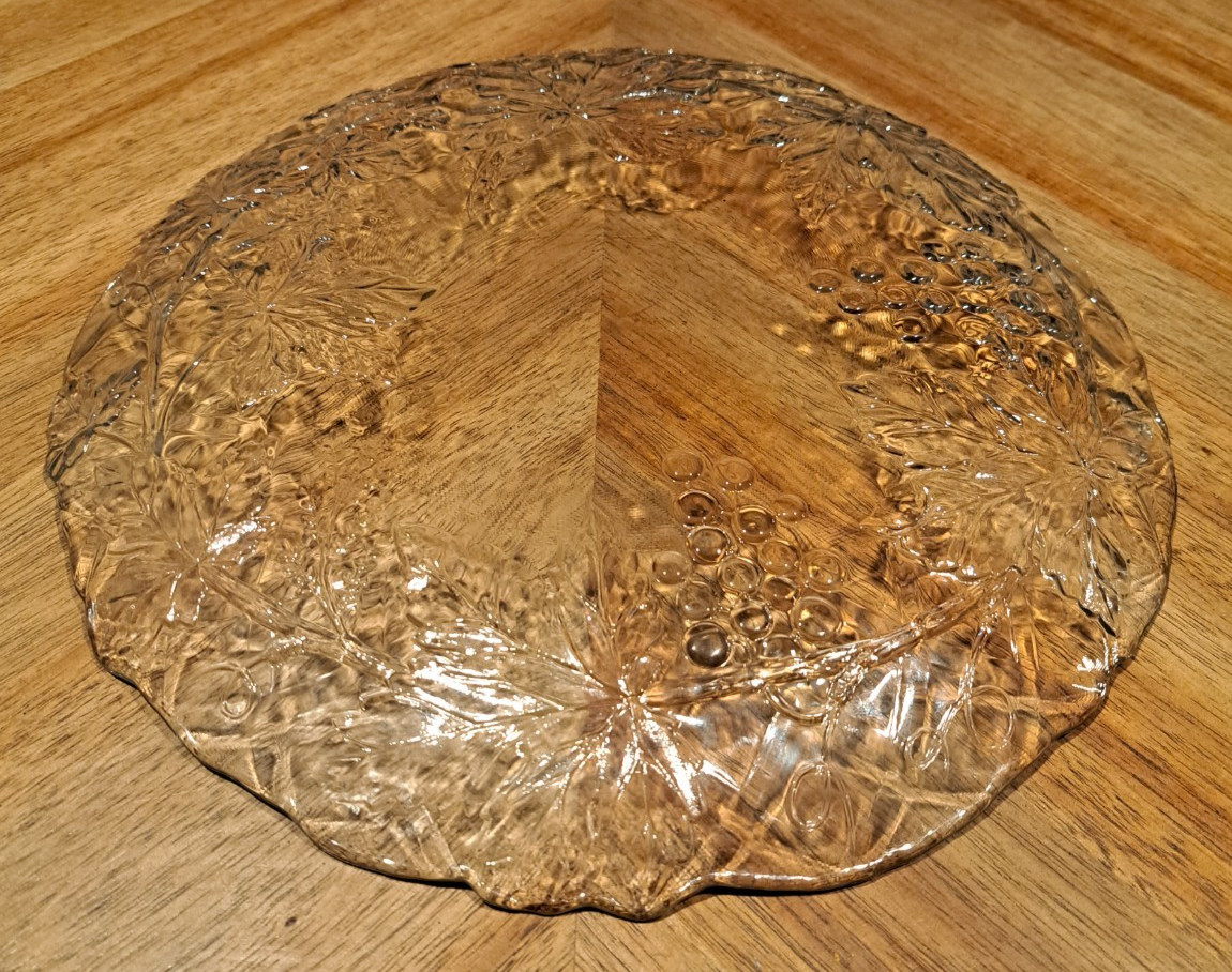 Cristal D’Arques-Durand Mallory Grapes & Leaves Design 10.5″ Glass Dinner Plates