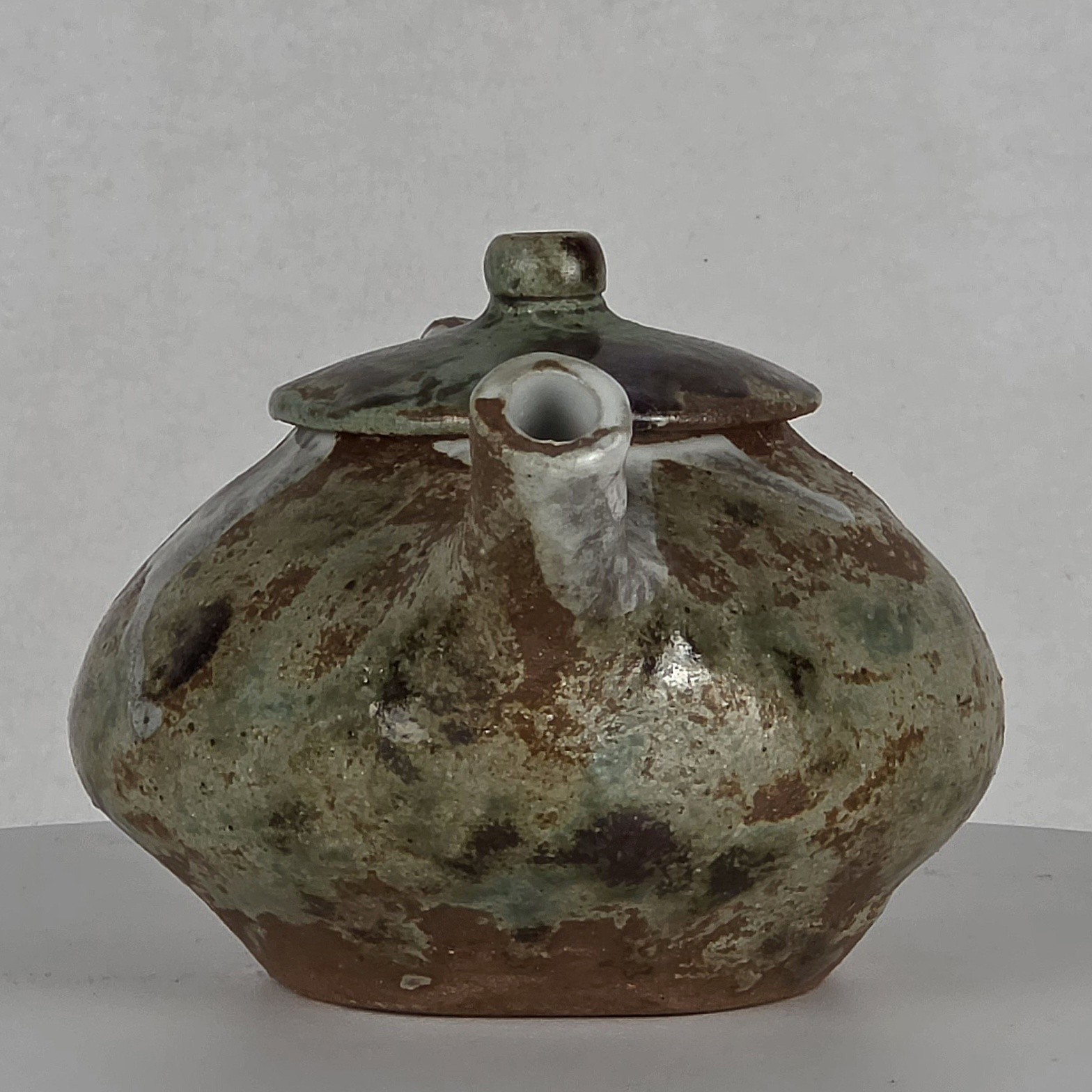 Art Pottery Stoneware Hand-thrown Tea Pot w/Lid Signed Jake ’10 – 6.5″ x 5″ x 4″