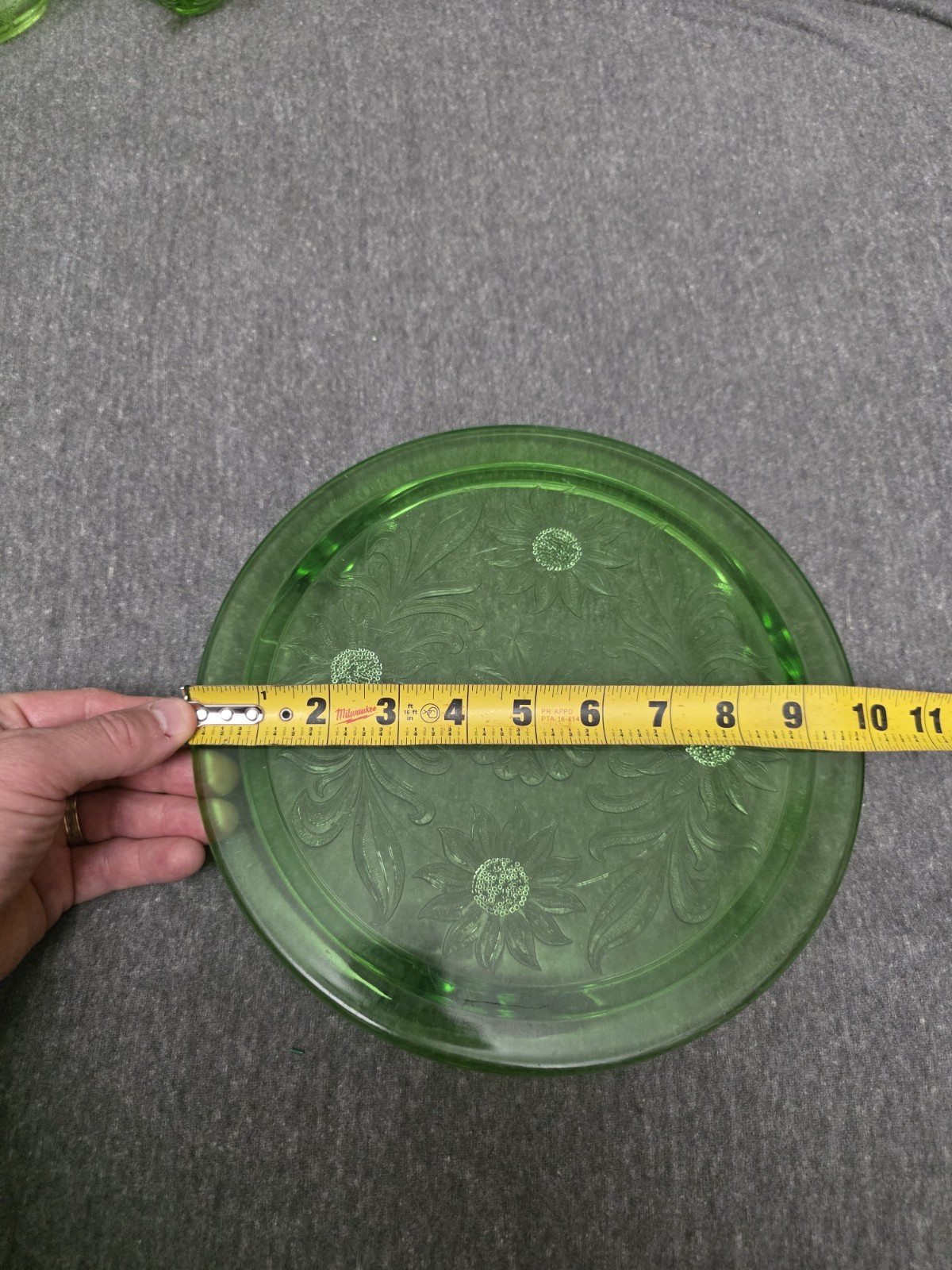 Vintage Green Uranium Depression Glass Sunflower Round Cake Plate Server 10″…