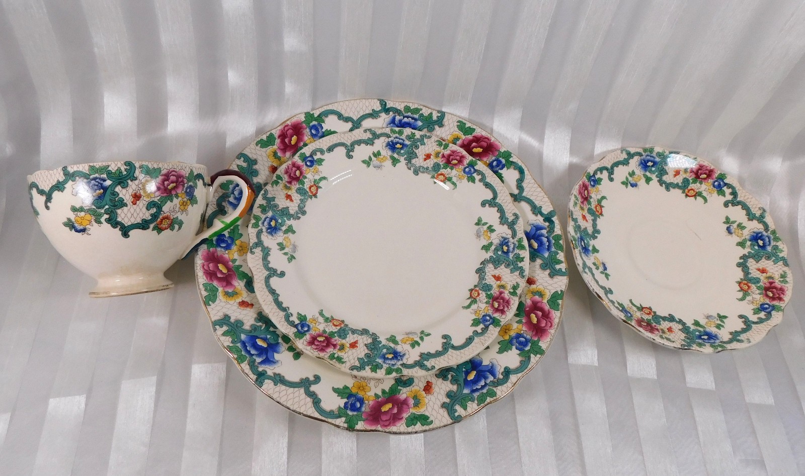 Royal Cauldron Four Piece Luncheon Set in Victoria # 26130