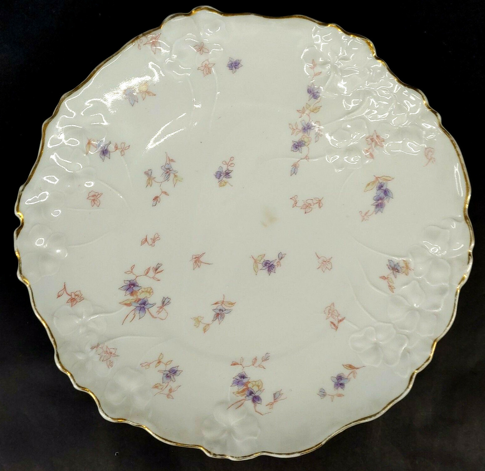 Vintage Scalloped Edge Embossed Pansies & Painted Wild Violets 8.5″ Plate u-15G